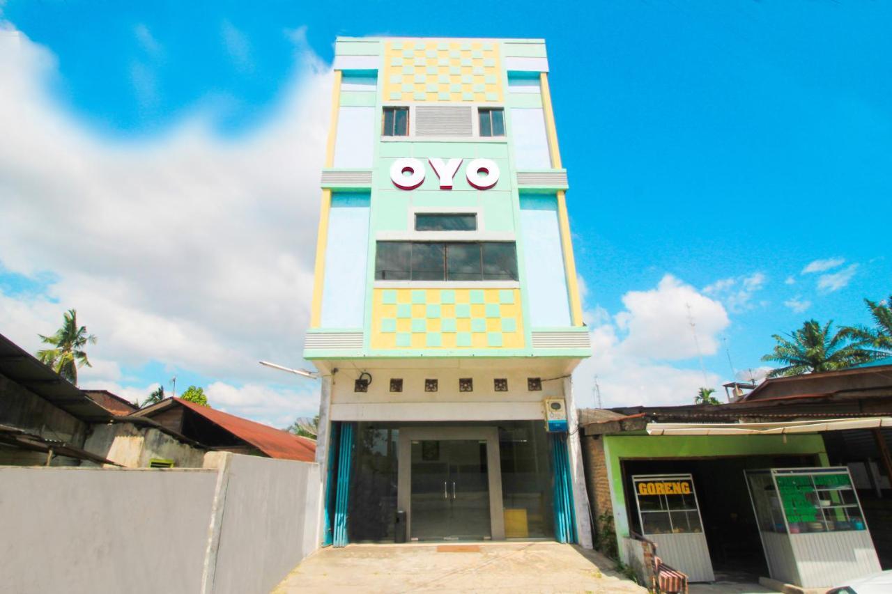 Oyo 1969 Wisma Sari Dumai Luaran gambar